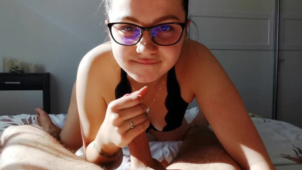 Nerdy girl gives great blowjob