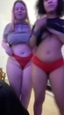 Thick American Babes Showing Tits On Periscope - hclips.com - Usa