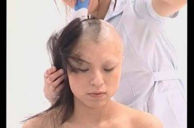 Bald girl - Japan - sunporno.com - Japan