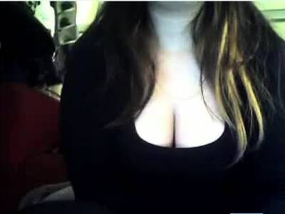 Chubby girl playing with herself on cam - icpvid.com