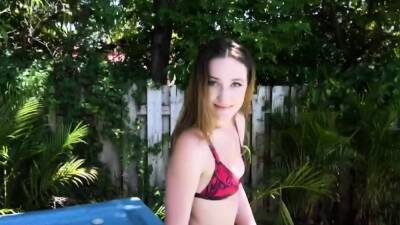 Bikini teen blows me outdoors next to the hot tub - icpvid.com