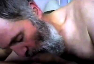 Bearded Daddy Suck and Swallow - icpvid.com
