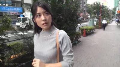 Asian brunette agreed to make love with a stranger for cash - sunporno.com - Japan