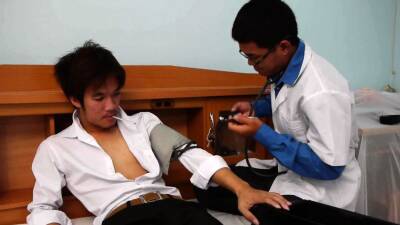 Asian doctor barebacks twink after exam - nvdvid.com