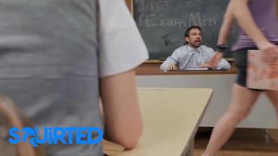 Dirty Schoolgirl (Ashley Lane) squirts on teachers big dilf dick - sexu.com