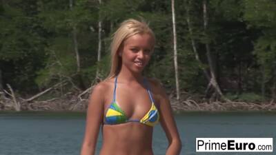 Blonde hottie Barbie Banks has a beach threesome - sexu.com - Brazil