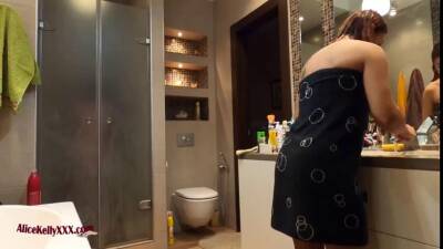 OMG! FUCK WIFE'S BEST FRIEND IN BATHROOM WHEN THE WIFE WAS IN SHOWER! WILL SHE NOTICE? - sunporno.com