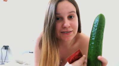 Teen masturbation with big cucumber till orgasm - Ellie Lush - sunporno.com - Germany