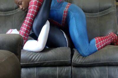 Spidey Man Pounds Gwen Gwen Pussy On Living Room Couch 14 Min With Gwen Stacy - upornia.com