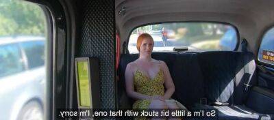 Thick ass ginger cutie is sucking off and riding the taxi driver's huge dong - sunporno.com