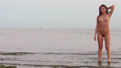 Posing Nude At Sea For The Amateur Camera - Foxy Salt - hclips.com