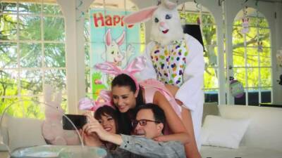Threesome teaches sex first time Uncle Fuck Bunny - icpvid.com