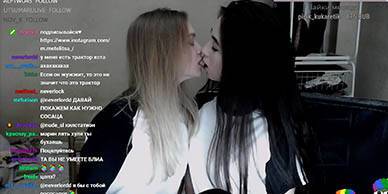 Russian Twitch Thots Make Out After Big Donation - hclips.com - Russia