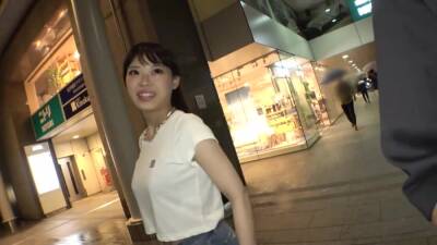 飲み屋でアルバイトしている美少女看板店員を口説いてホテイン成功即セックス - txxx.com - Japan