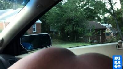 Black slut sucking dick in front seat of car - icpvid.com