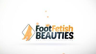 Barefoot girl footfetish closeup video - nvdvid.com