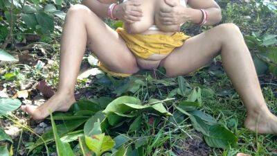 Indian Whore Outdoor Risky Public Sex In Field With Her Costumer - upornia.com - India