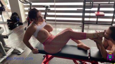 Sweating In The Gym And Eating Her - upornia.com
