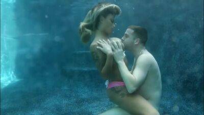 Full-breasted Girl Screwed Underwater - upornia.com