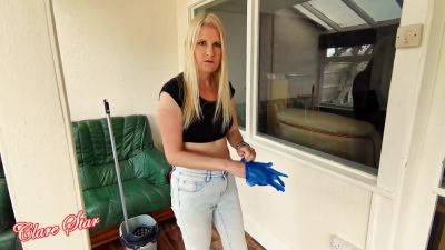 Cleaner Gets Her Jeans Wet - upornia.com