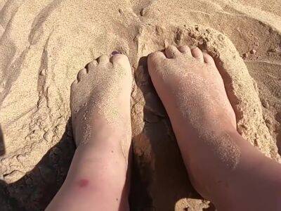 Provocative Feet Play In The Sand In Public - upornia.com - Britain
