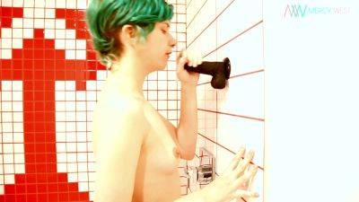 Sucking A Dildo In The Hotel Shower - hclips.com