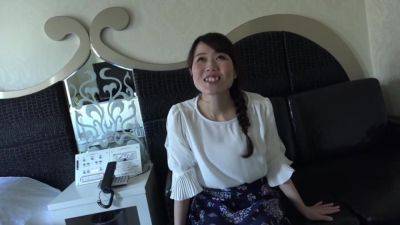0001383_三十路スレンダーの日本人女性がガン突きされるグラインド騎乗位セックス - upornia.com - Japan