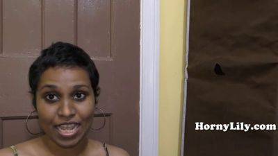 Desi Lily in South India gives sloppy head for cash in a gloryhole - sexu.com - India