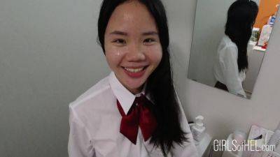 Pov Cute 18yo Japanese Schoolgirl Gets A Huge Facial After She Sucks Her Stepdads Dick To Thank Him For Her New Phone - upornia.com - Japan