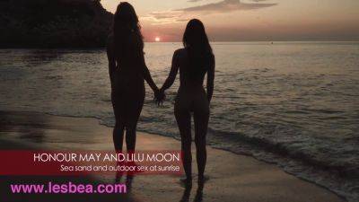 Honour May - British lesbians Honour May & Lilu Moon indulge in pussy licking on the beach - sexu.com - Britain - Russia