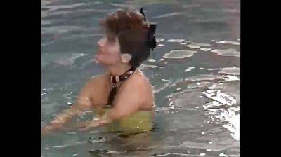Brunette milf gets fucked after swimming in the pool - sunporno.com - Germany