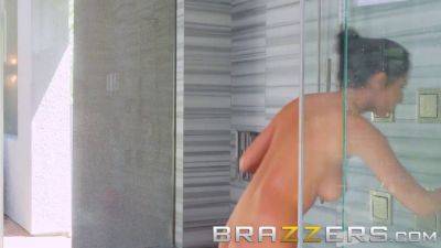 Sean Lawless - Brazzers: August Ames & Sean Lawless get hot and heavy in the shower - sexu.com