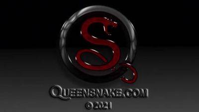 Queen Snake - Peehole Virgin Abby - hotmovs.com