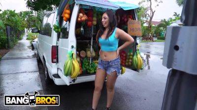 Luna Leve - Fruit Lady Gets Freaky On The 12 Min With Lady Luna, Bang Bus And Luna Leve - hotmovs.com
