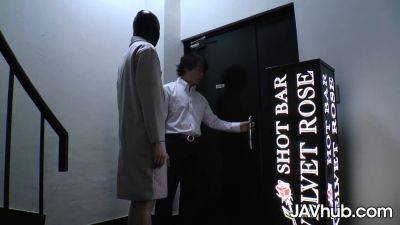 Watch airi Miyazaki take a hard pounding from the bartender in JAVhub action! - sexu.com - Japan