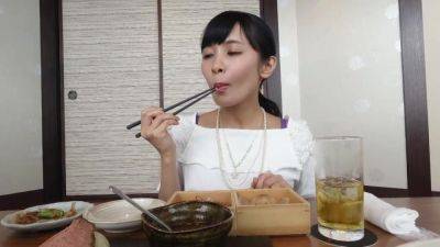 0002229_デカチチミニマムスリムの日本人女性が潮吹きするガン突き人妻NTRのパコパコ - upornia.com - Japan