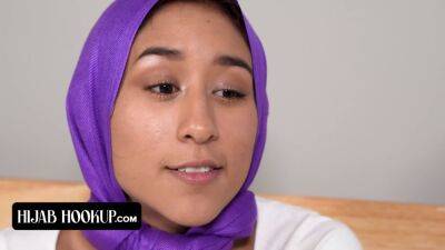 Horny Perv Peeps On Beauty Babe In Hijab Vanessa Vox - sexu.com