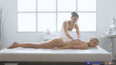 Venera Maxima - Steamy women share the ultimate oral pleasures during a hot massage session - hellporno.com