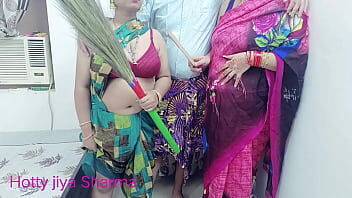 XXX Beautiful Indian aunty shared his husband with maid!! Hindi latest 2022 hot threesome sex - xvideos.com - India